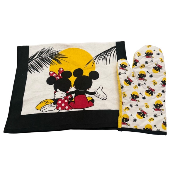 MICKE AND MINNIE KITCHEN TOWEL AND OVEN MIT - Picture 1 of 3